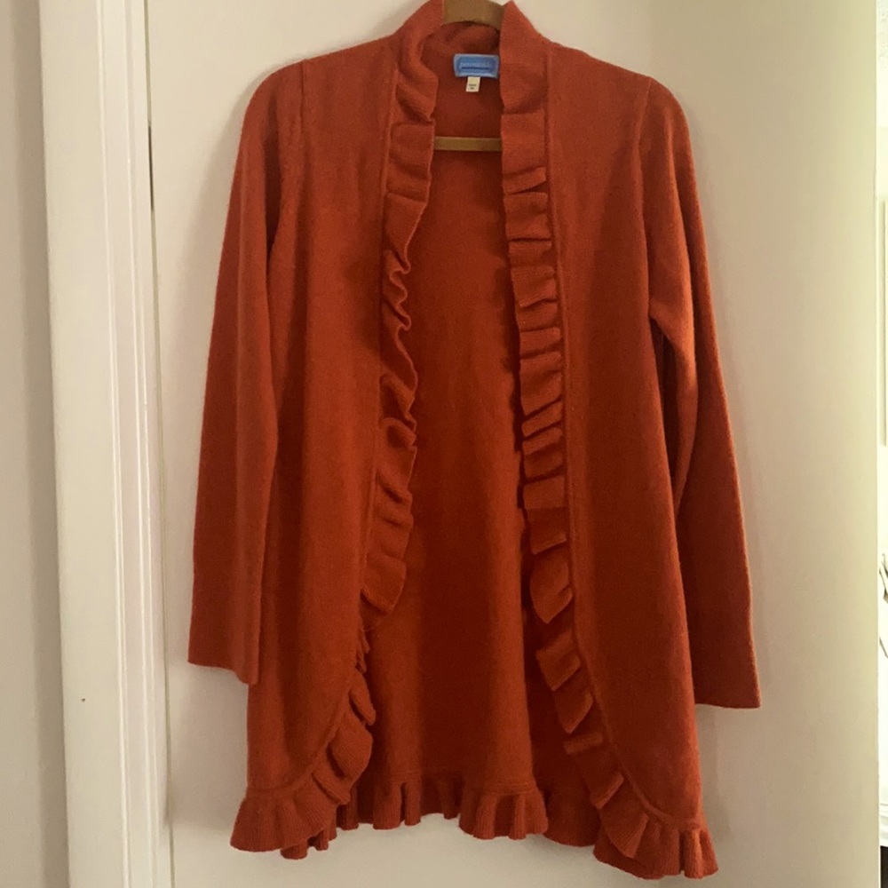 Beautiful cashmere sweater with ruffle trim